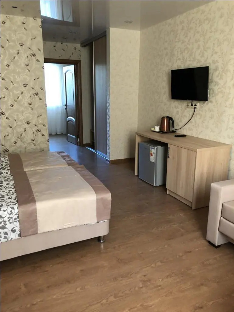 Три Сезона