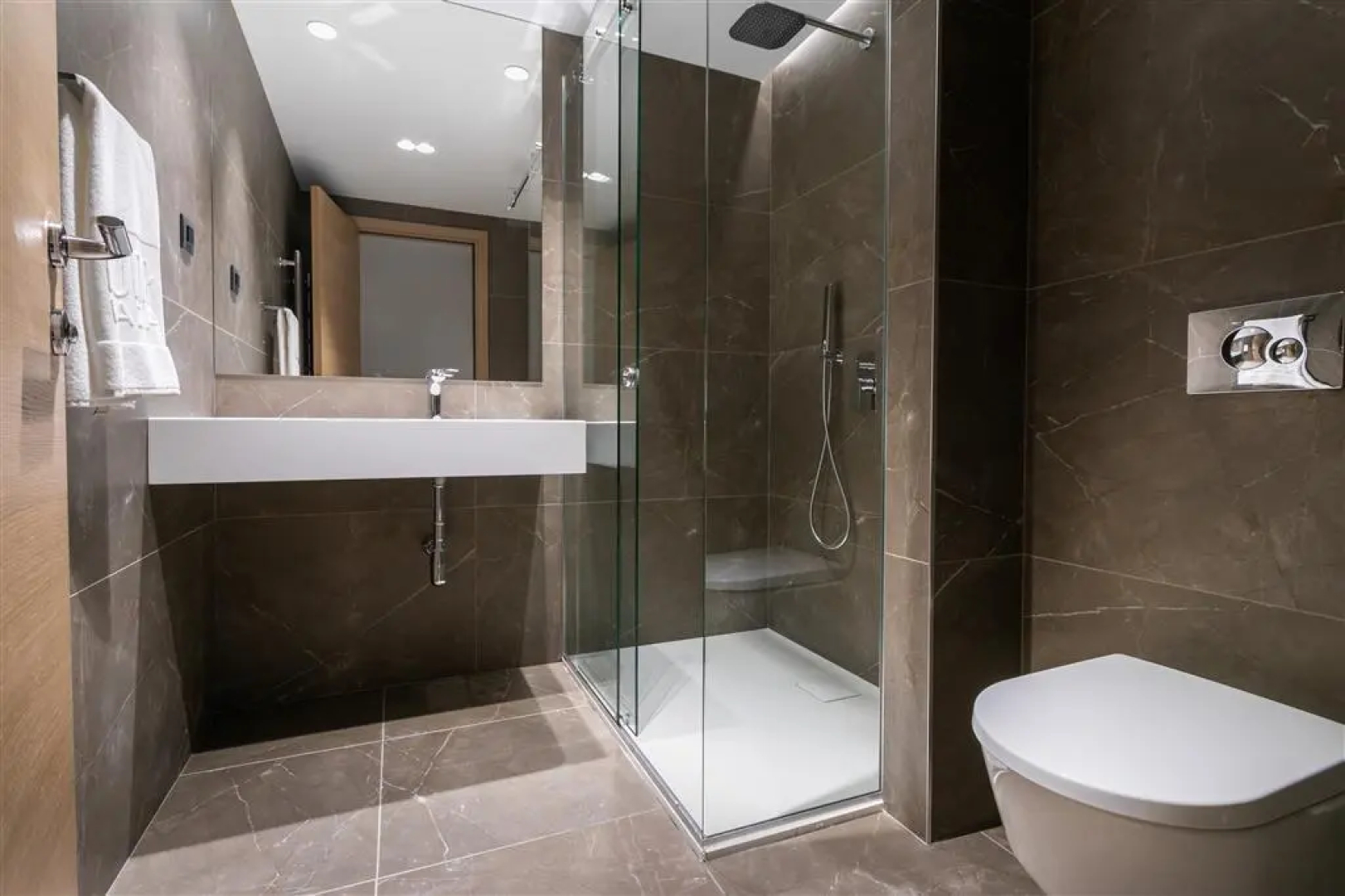 Отель Mona Plaza