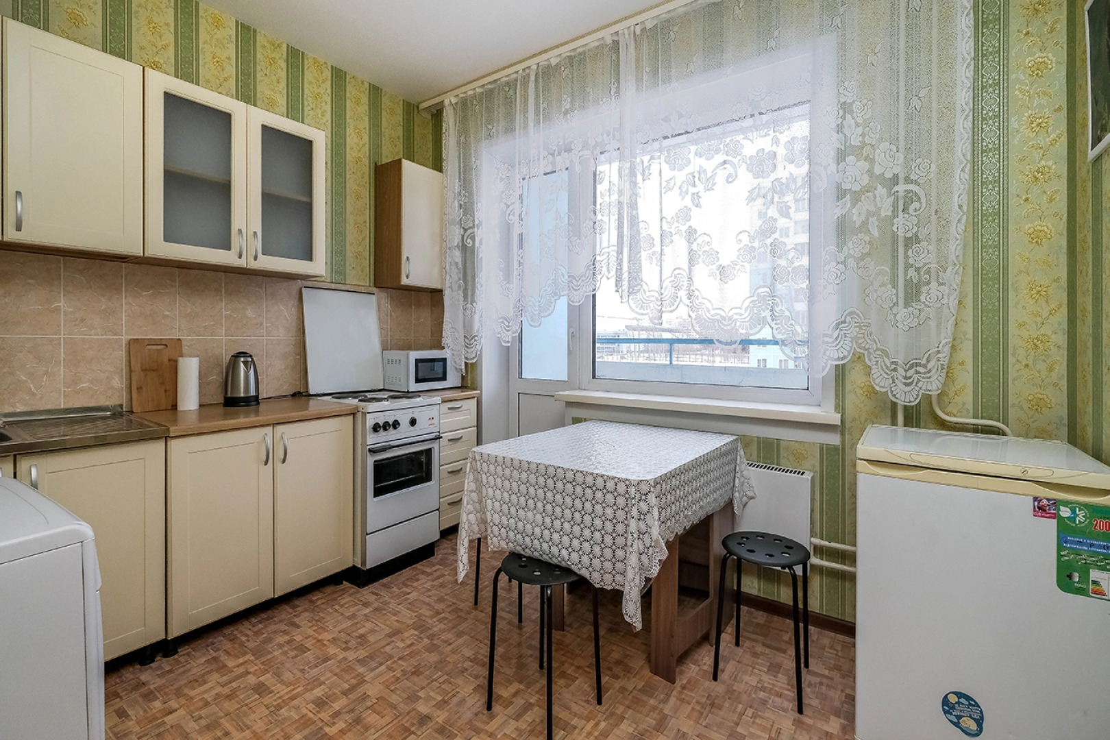 Квартира рядом с Мнтк им. Федорова и Ск Заря