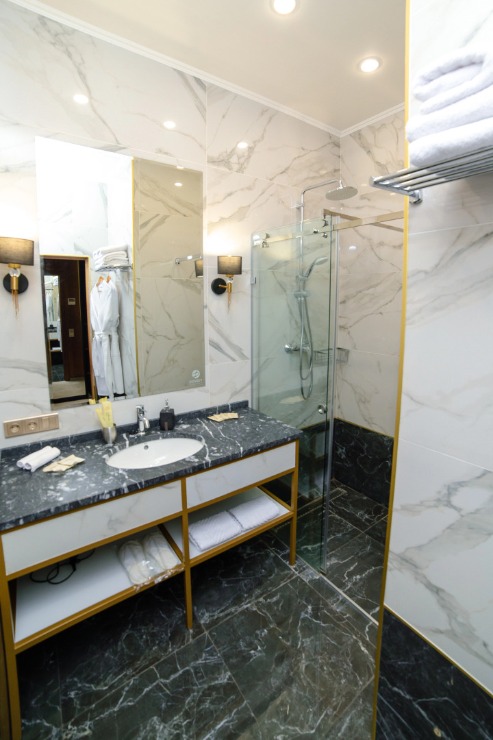 Отель Довгий