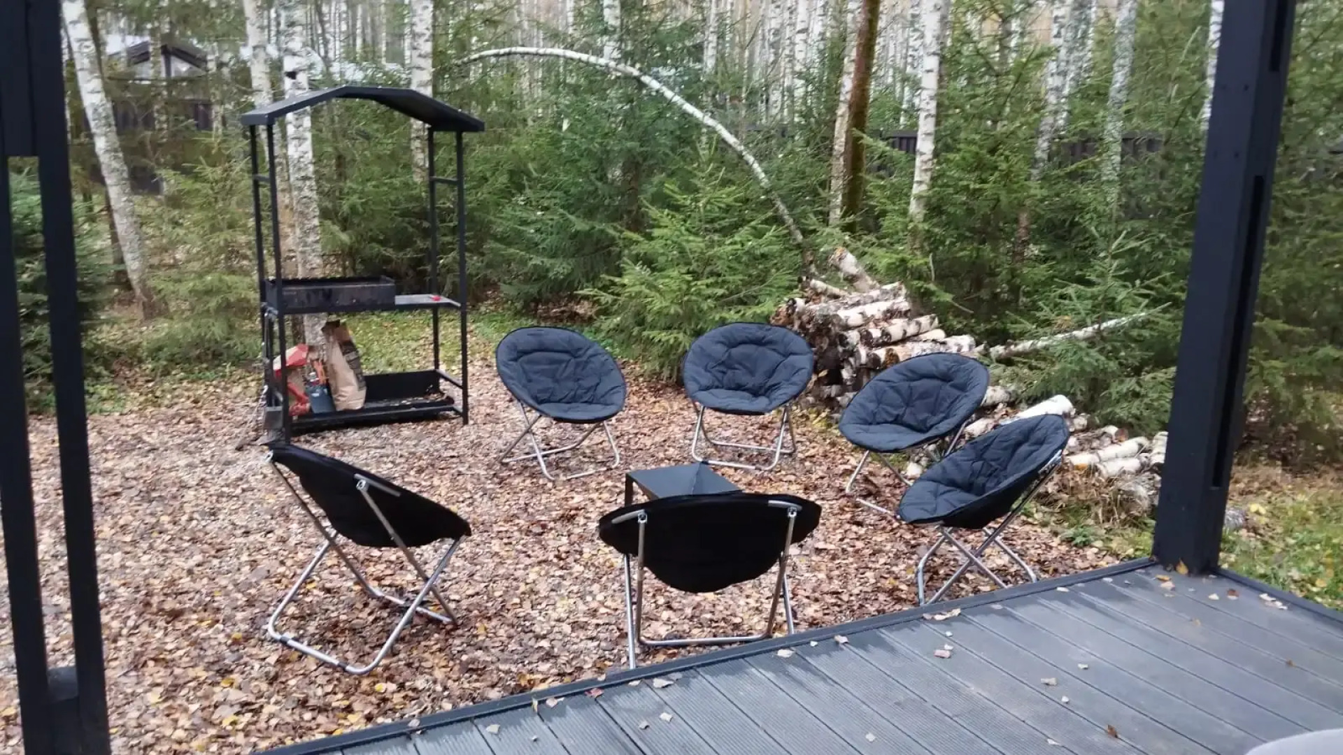 Частный дом в окружении леса с сауной