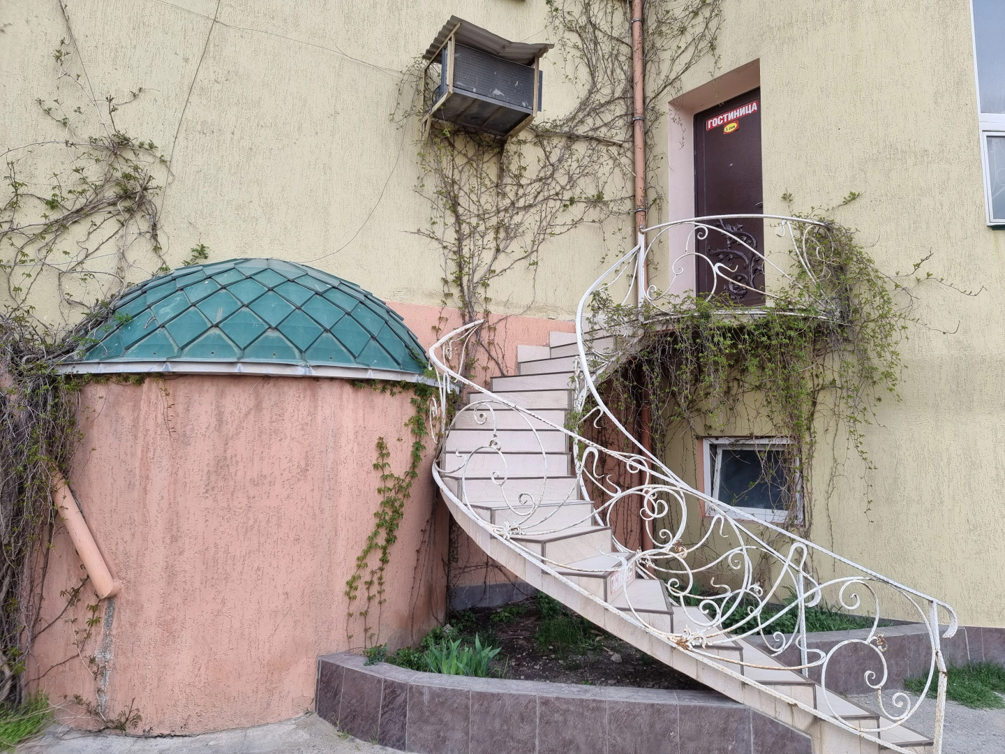 Отель Сабур