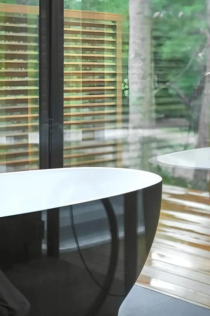 Частный Дом на Берегу Реки с Авторским Дизайном