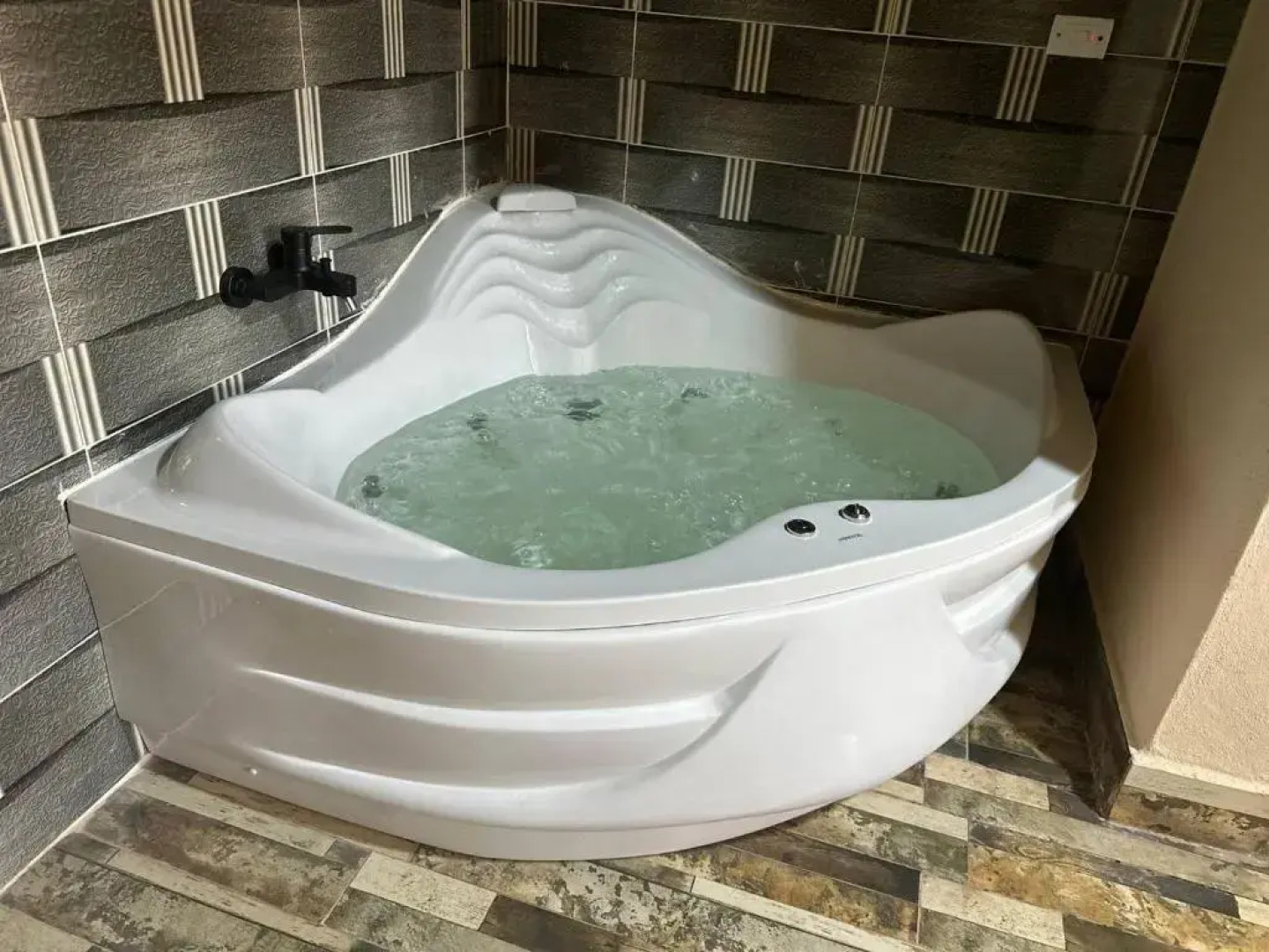 Курортный отель Amwaj Oyoun Resort & Casino