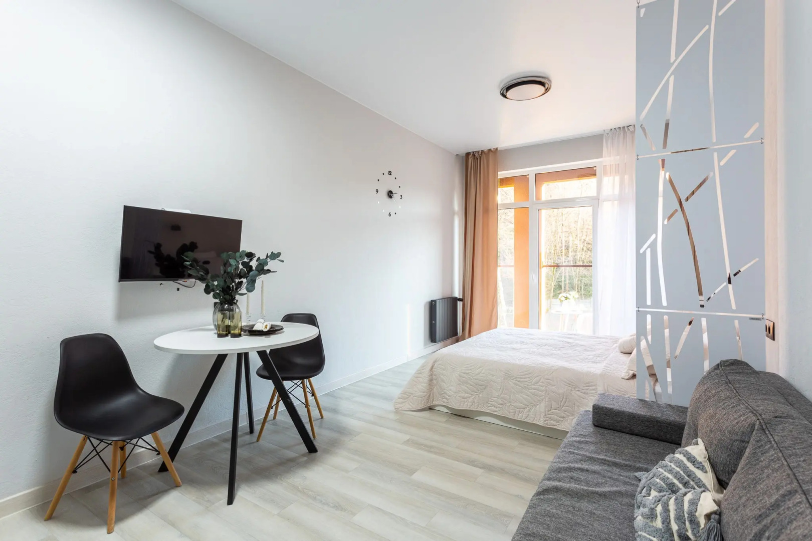 Квартира с Балконом и Видом на Лесопарк Аллея 114