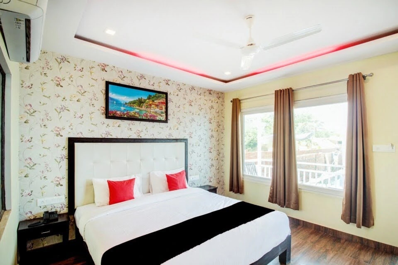 Отель Sea Shell Beach Cottages & Suite