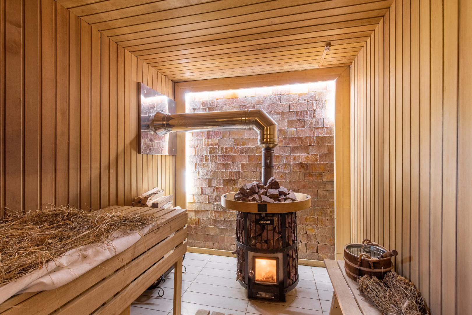 Отель Левада