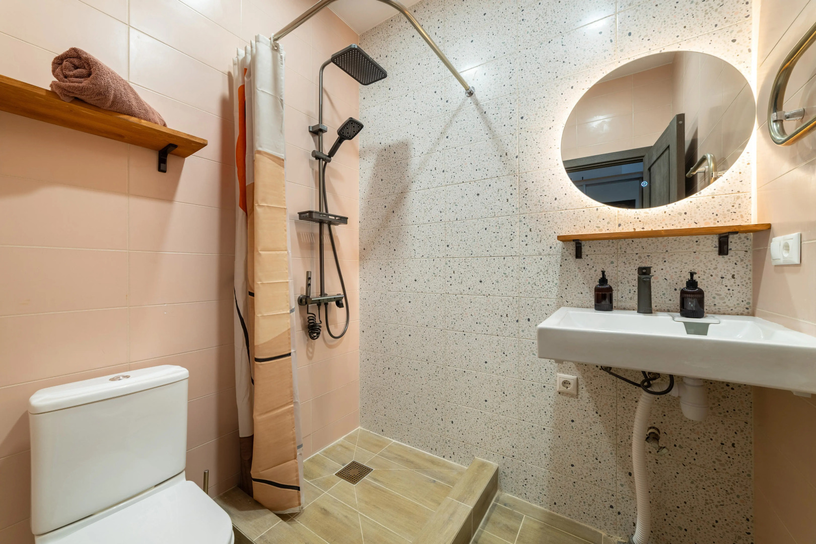 Апартаменты Просторная студия с балконом и видом на горы