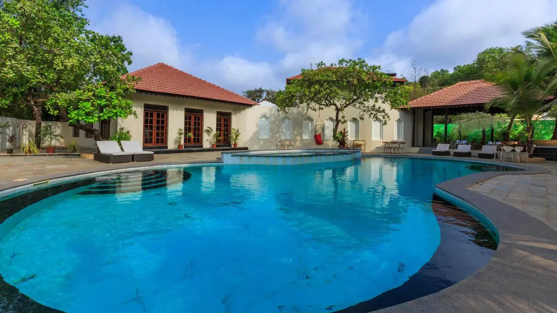 Отель Amritara Aura Spa Retreat North Goa