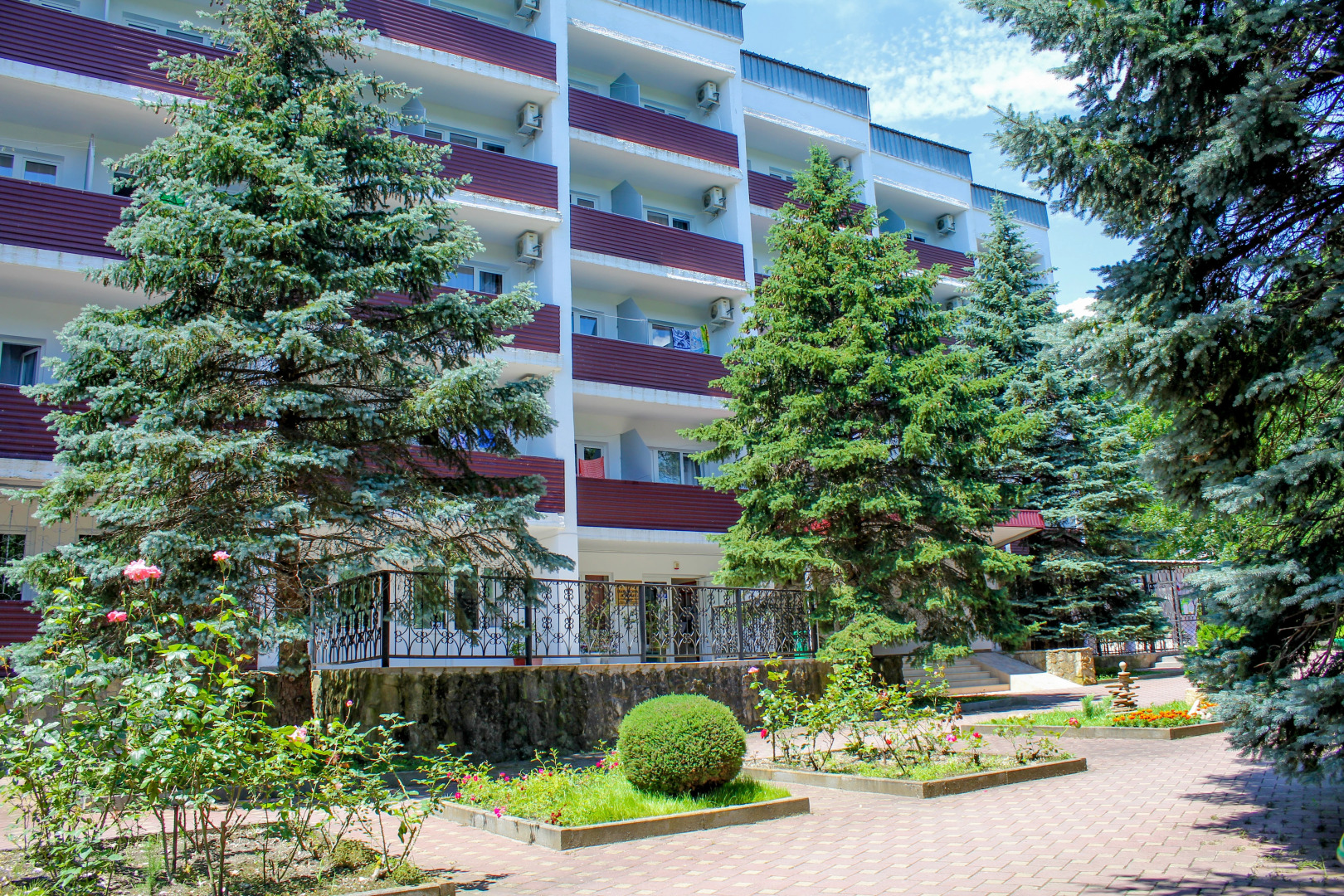 Отель Южный