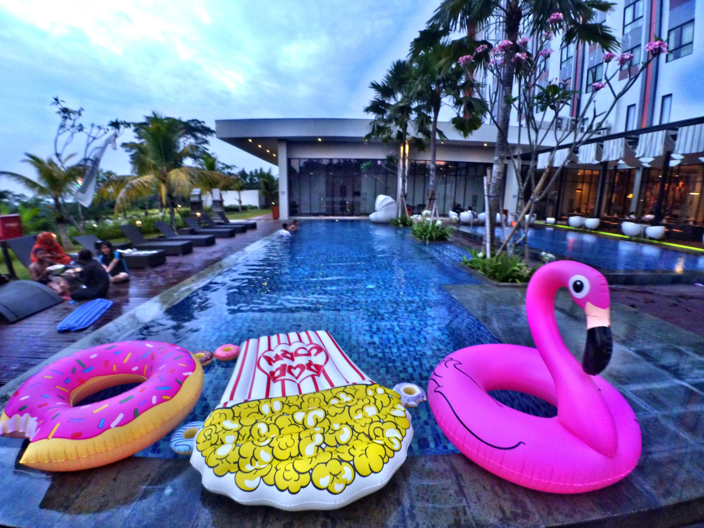 Отель Harper Purwakarta