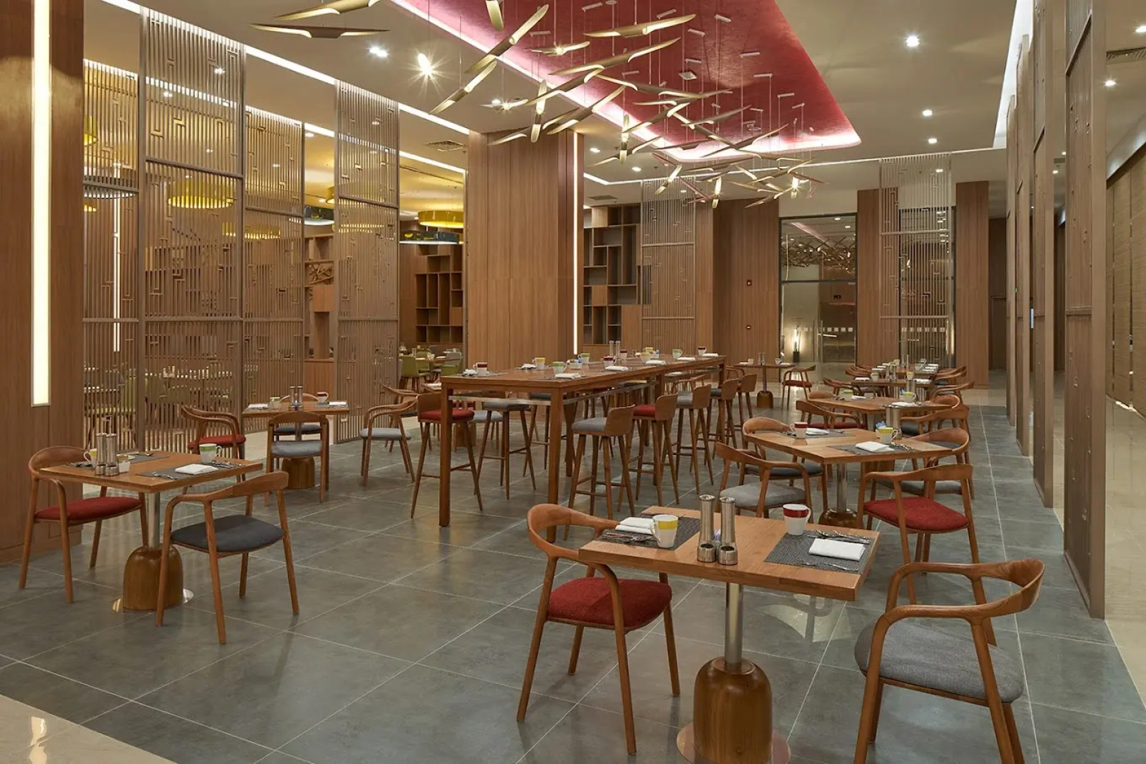 Отель Holiday Inn & Suites Saigon Airport