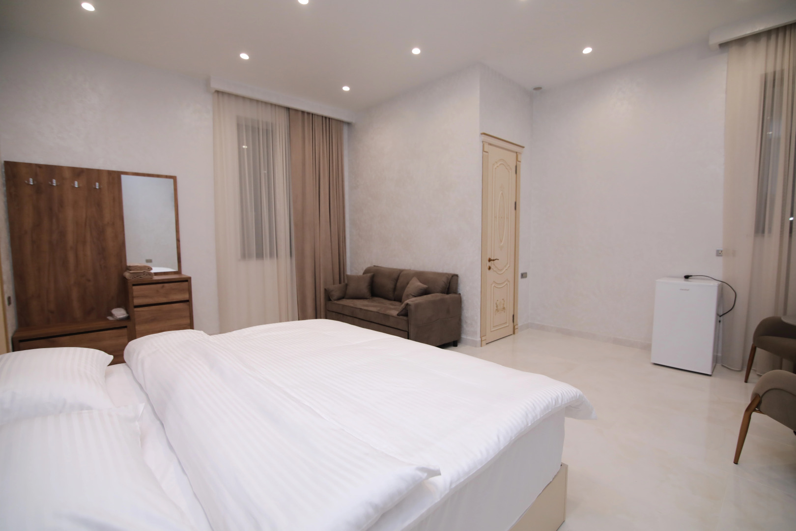 Отель Louvre Home