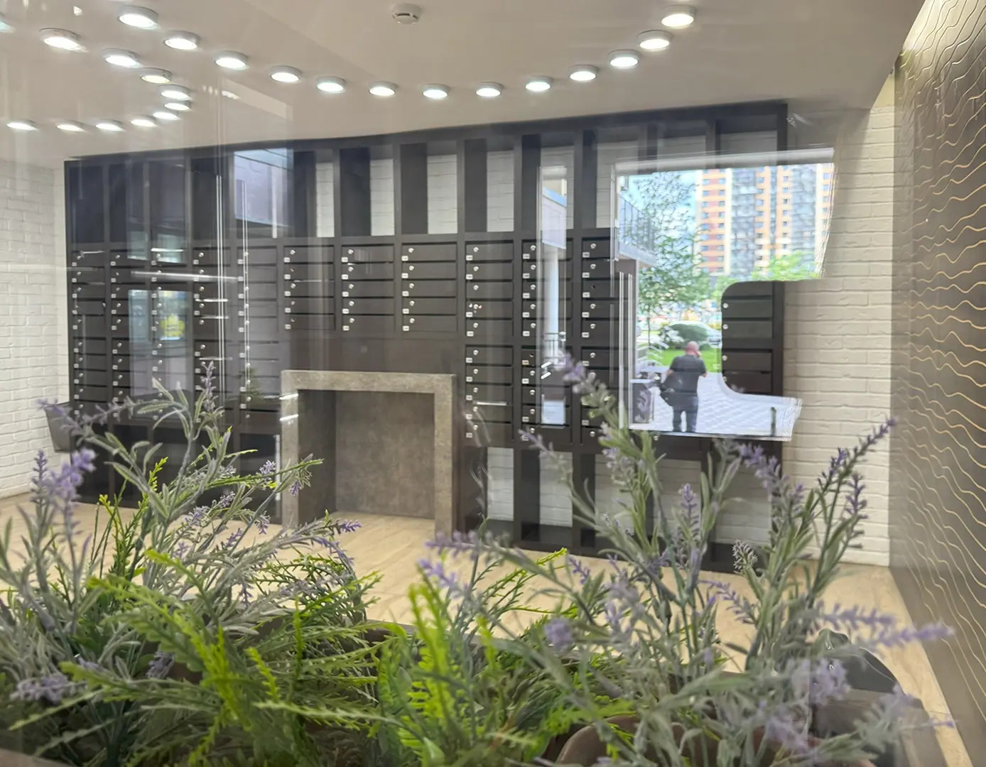 Квартира с панорамным остеклением и дизайнерским ремонтом