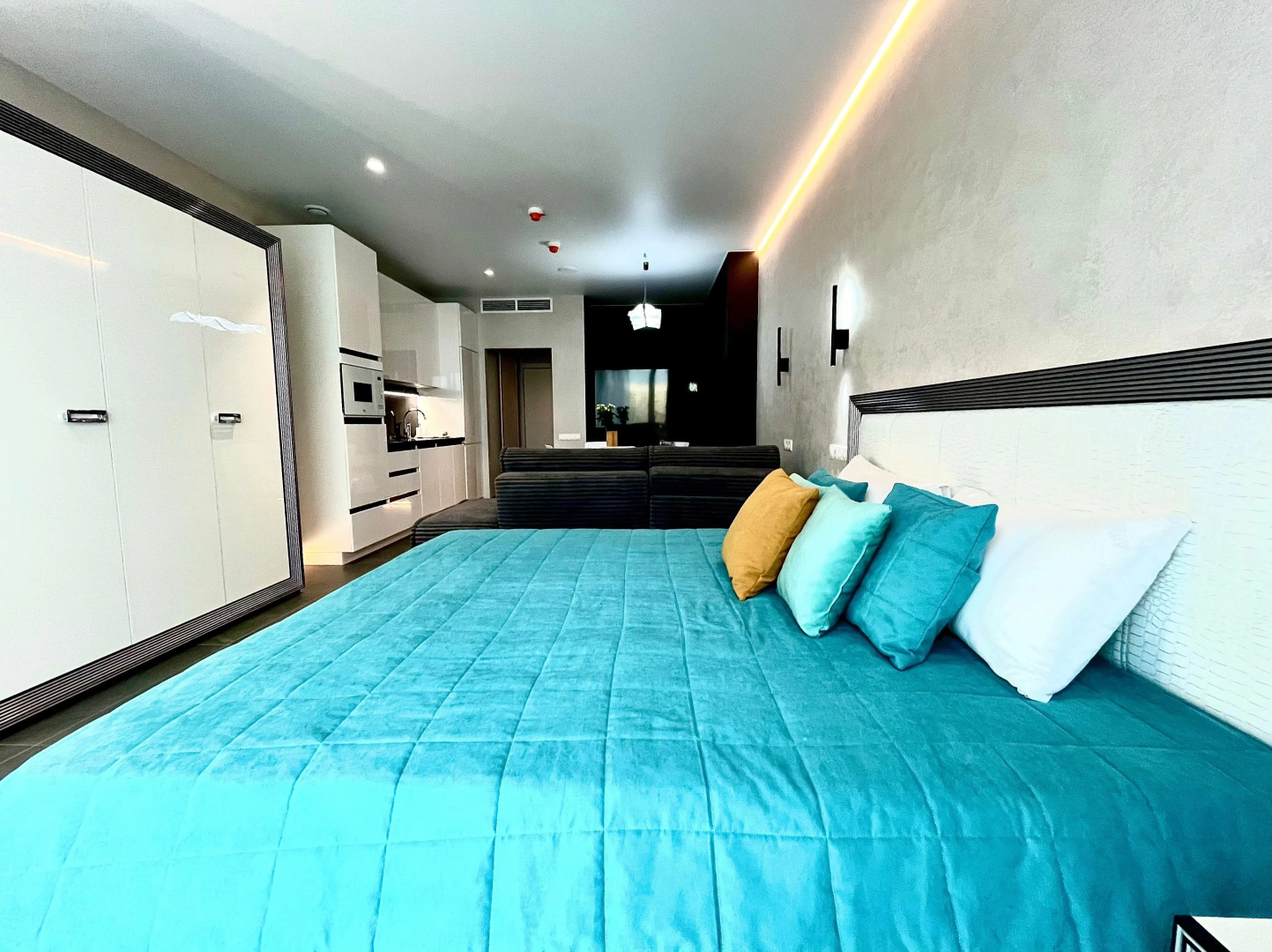 Квартира панорамная Неотель в ЖК Галерея Чижова, у Театра Оперы и Балета