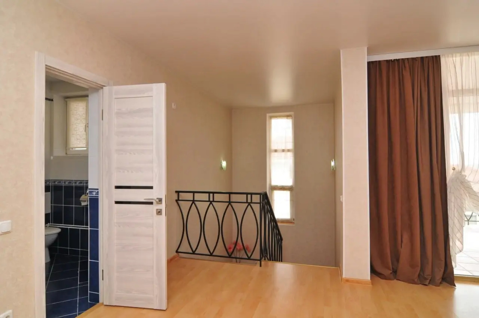 Апартаменты №4 Стандарт, 1 линия, боковой вид на море (4чел)