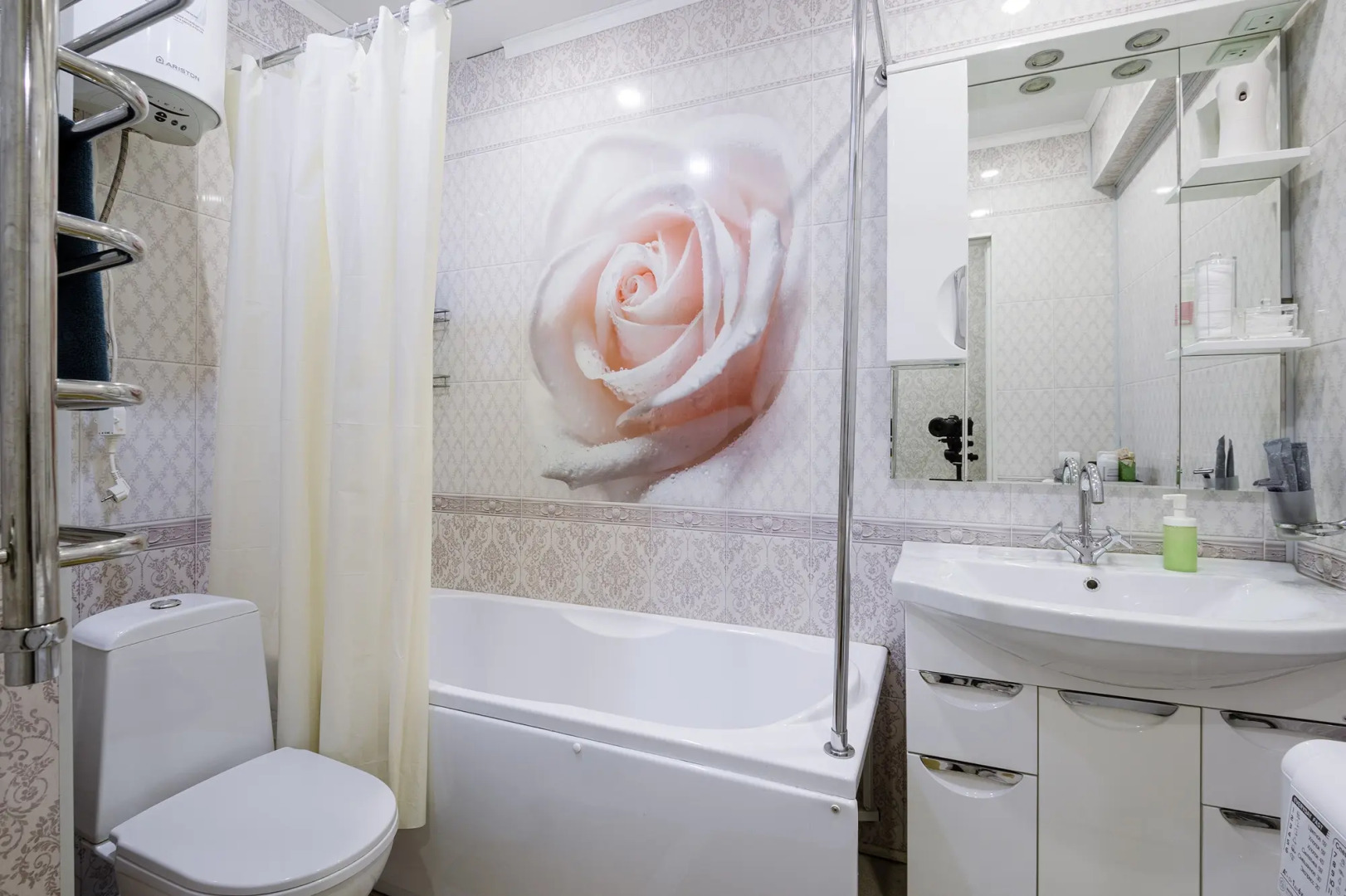 Квартира Green FOX с большой спальней и кухней в самом центре города