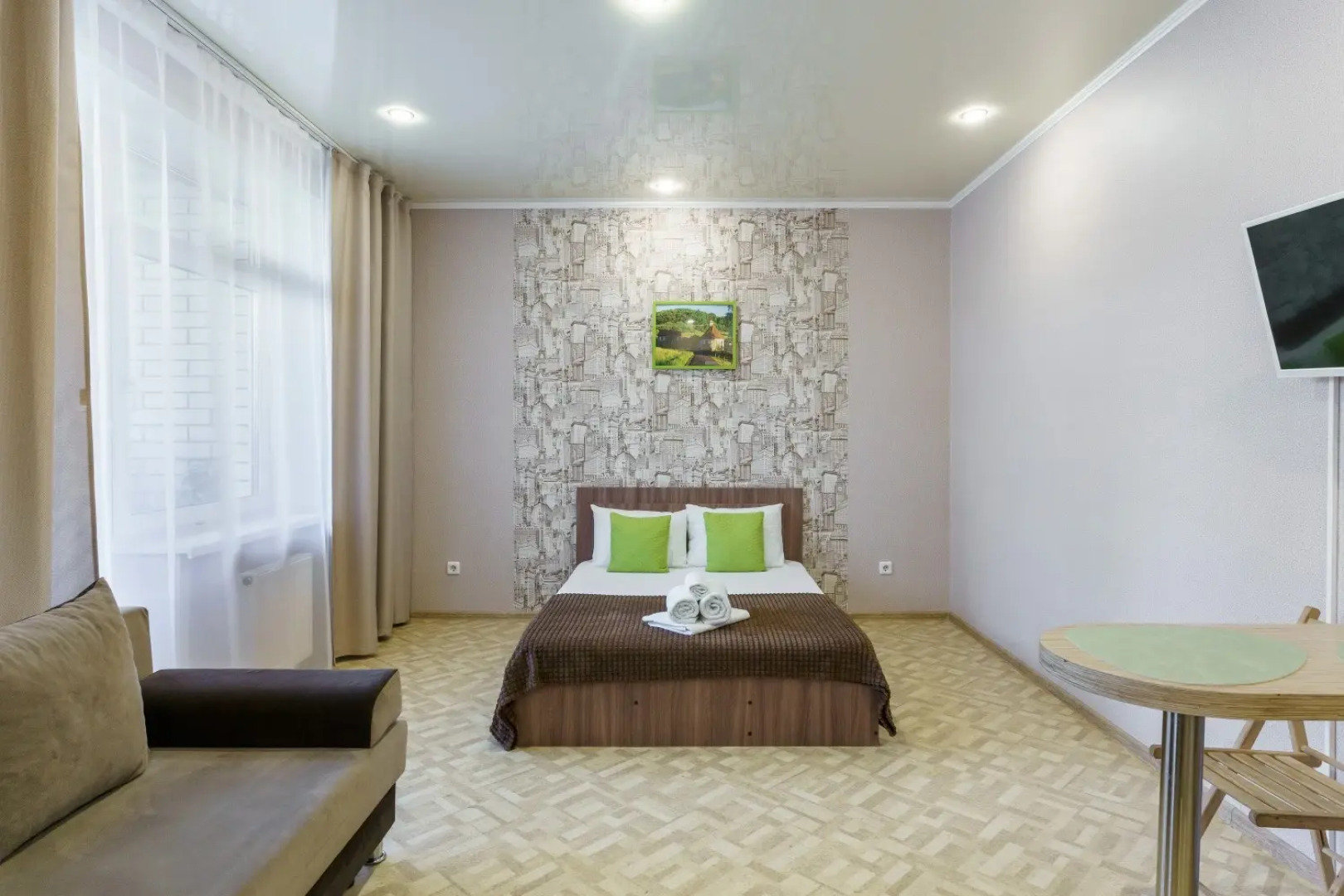 Апартаменты студия в новом доме в центре Тюмени