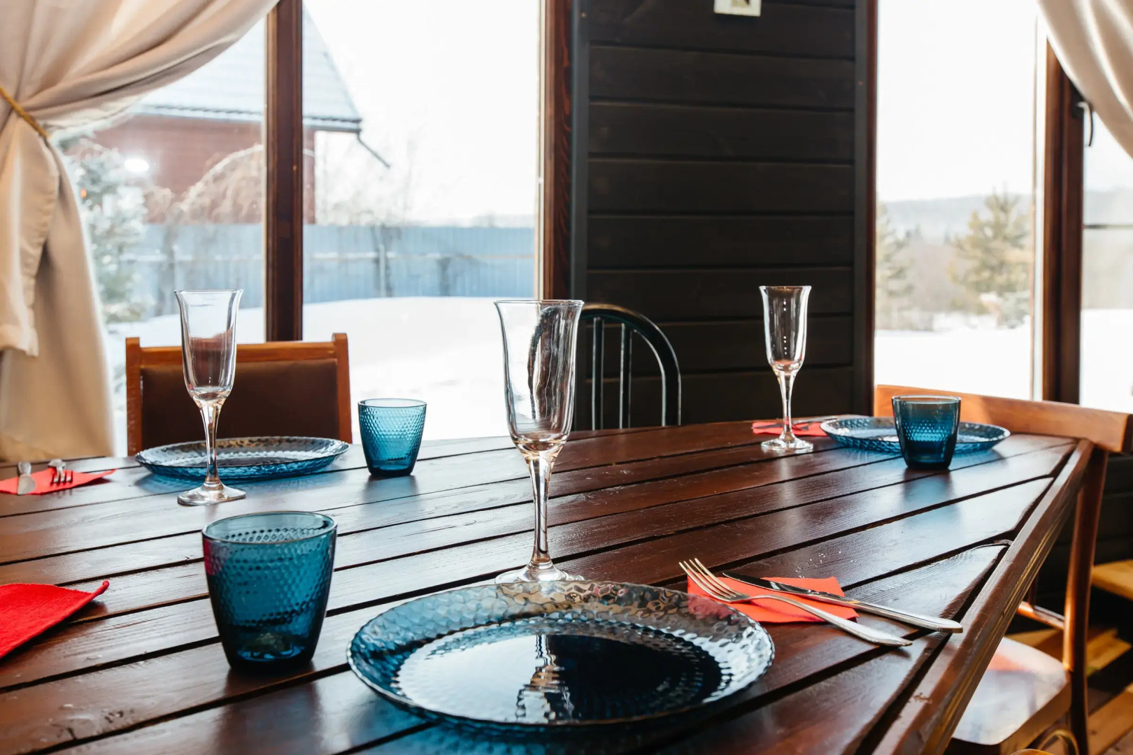 Гостевой Дом с кораблем на берегу реки