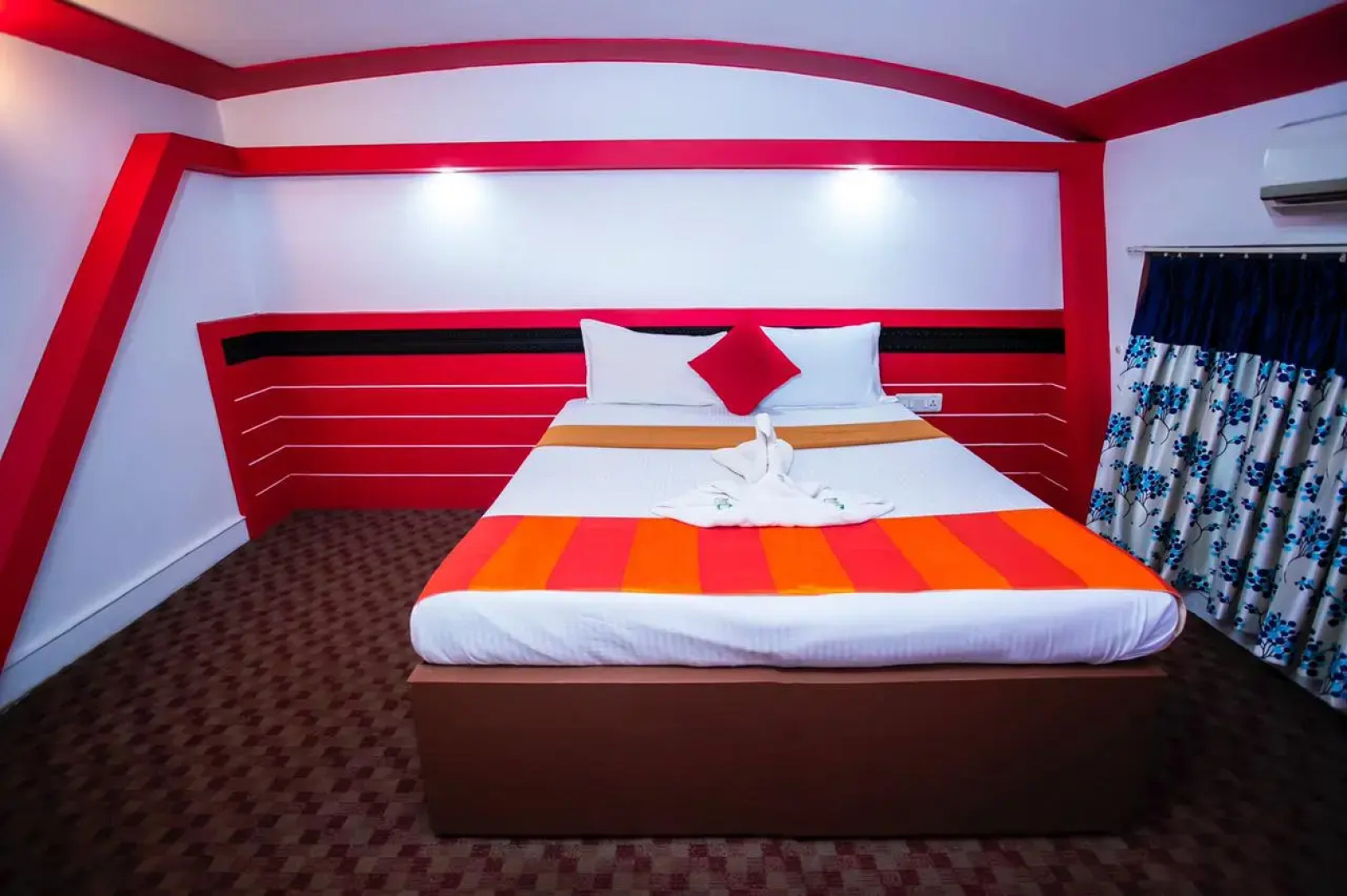 Отель Sreekrishna 5bedroom Family Houseboat