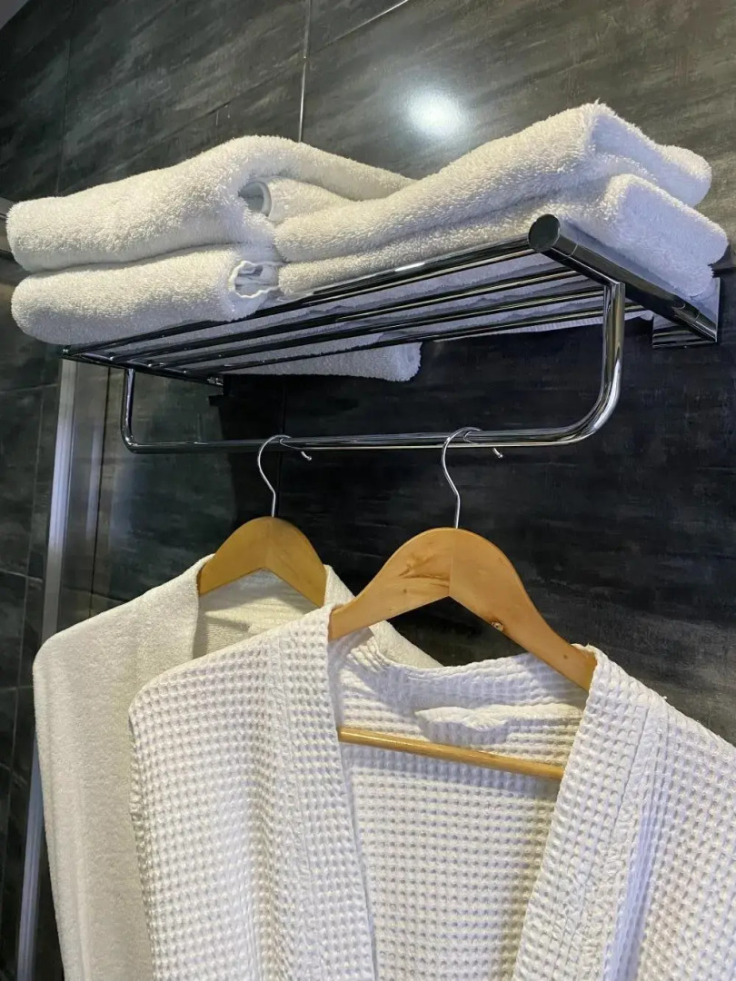 Отель Cromwell White