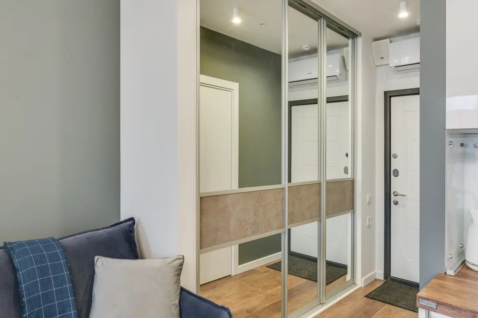 Апартаменты Улучшенные с Балконом и Видом на Парк Business Apartments