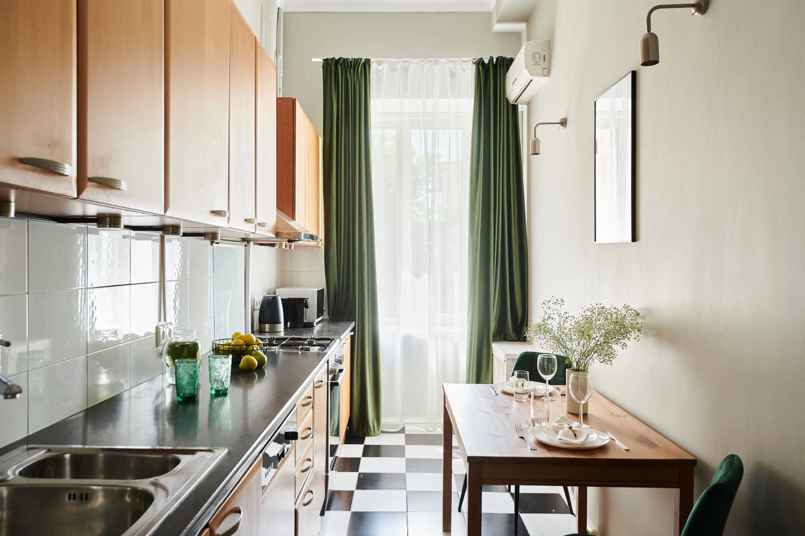 Квартира GM Apartments Шикарная Пятёрка с домашним кинотеатром