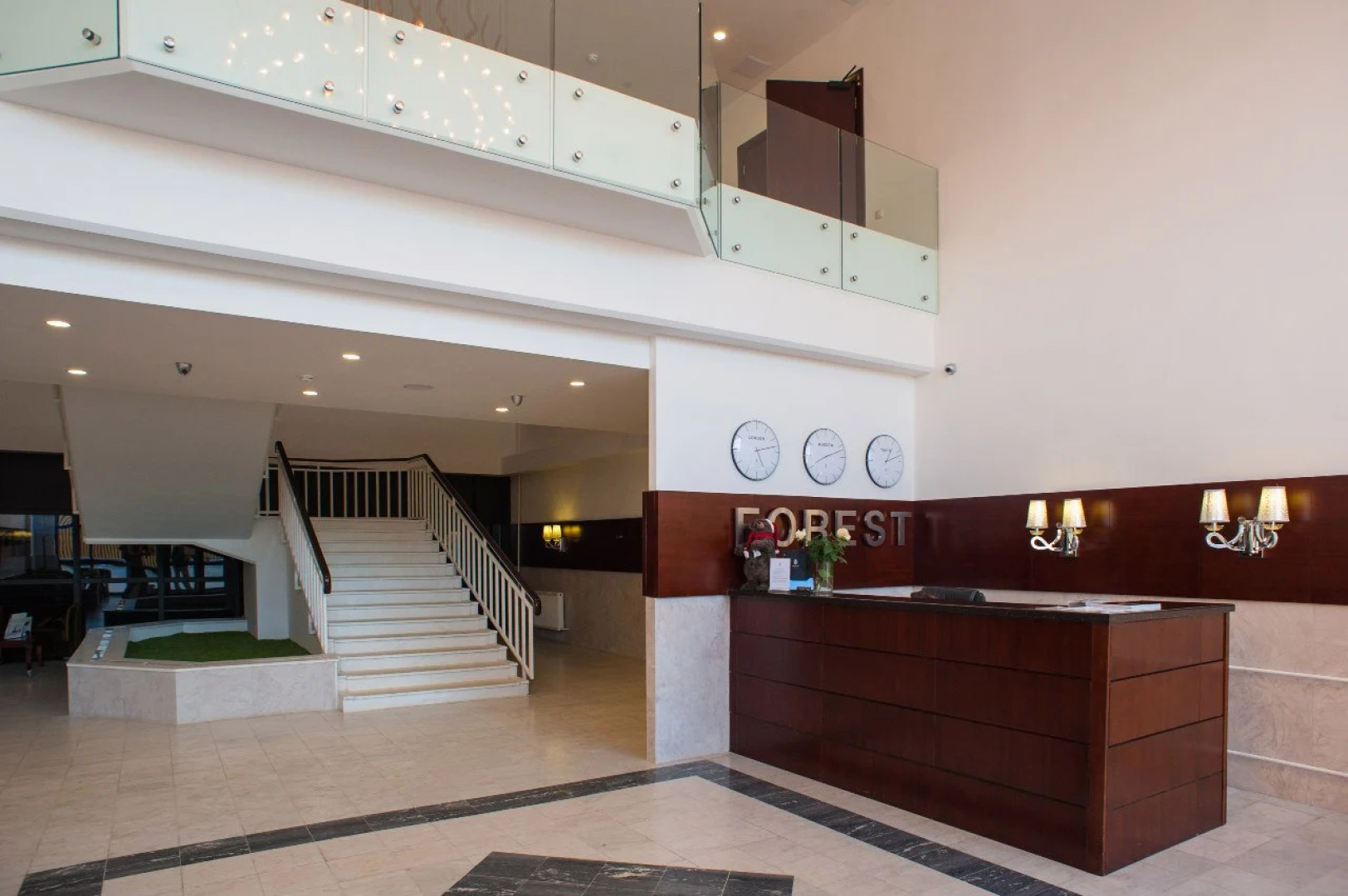 Отель Форест