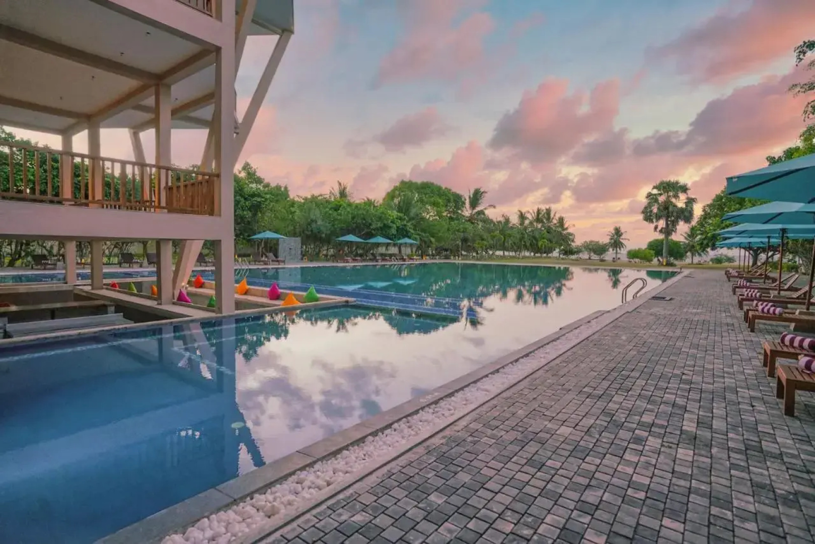 Отель Breeze Pasikudah Resort