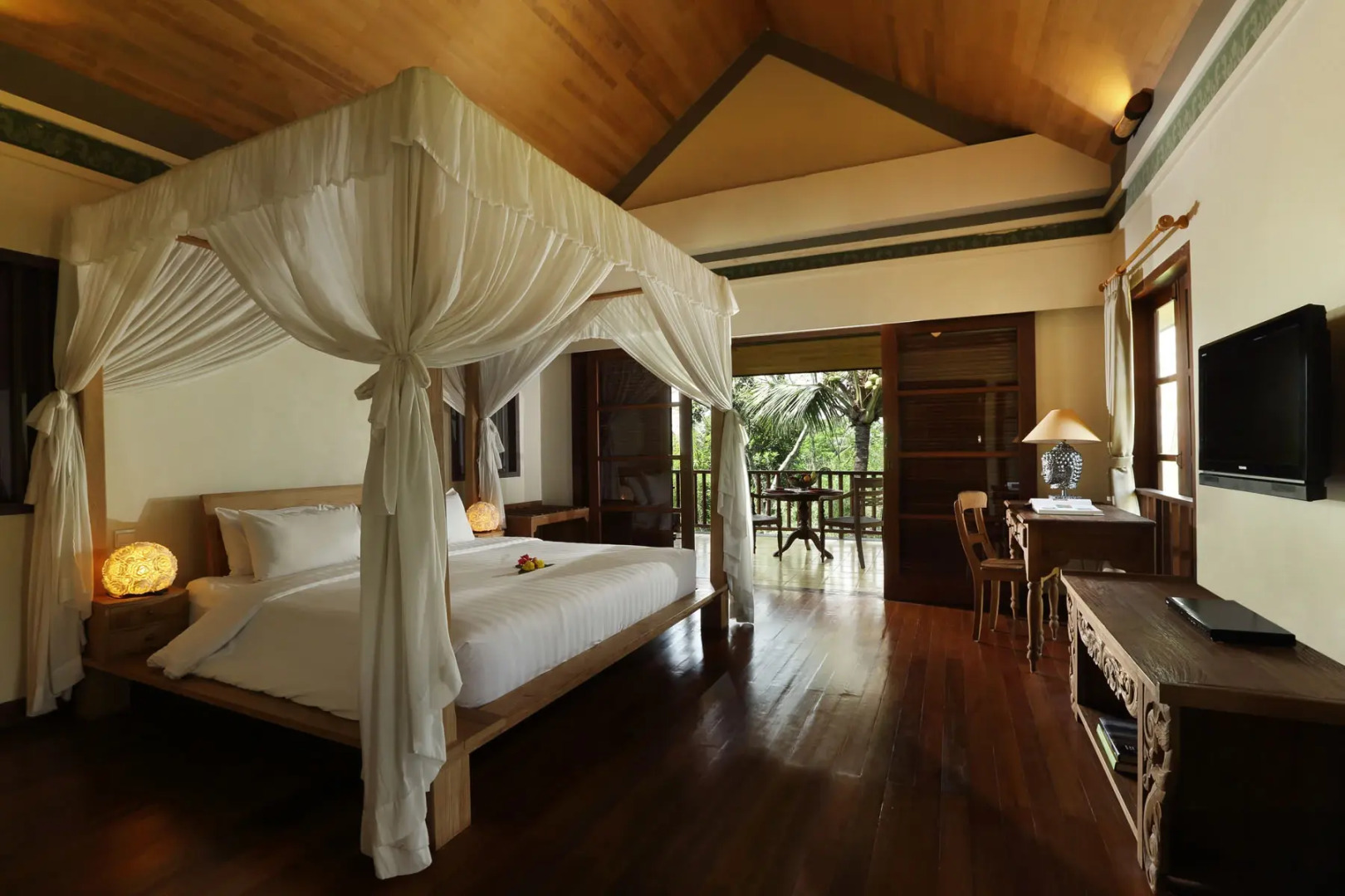 Отель Plataran Borobudur Resort and Spa