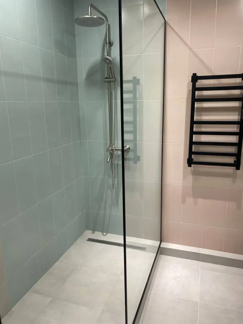 Апартаменты Пикассо - индустриальный шик с яркими акцентами