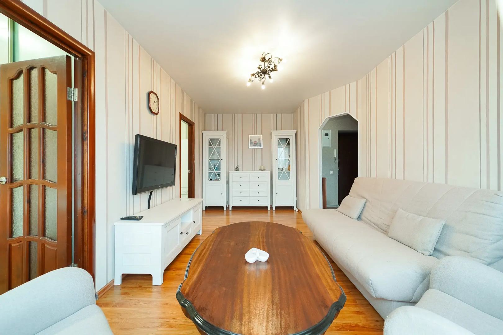 Трехкомнатная Квартира на проспекте Независимости 52