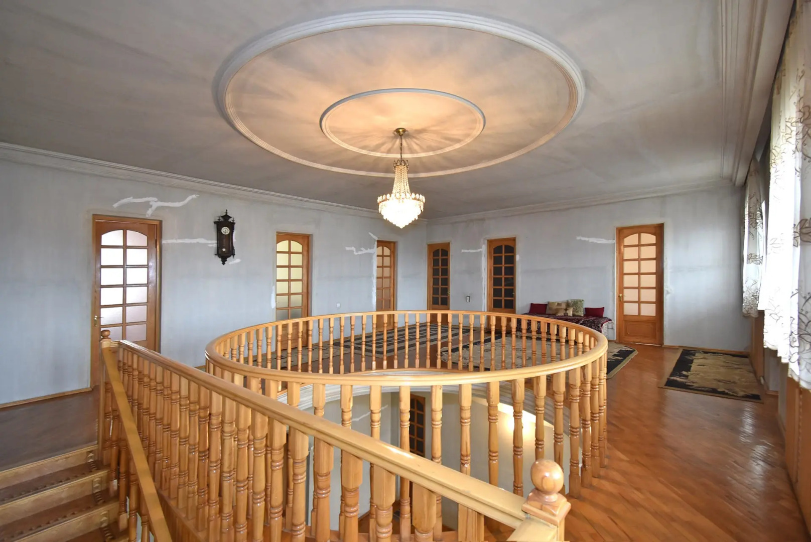 6 комнатный особняк с видом на сад