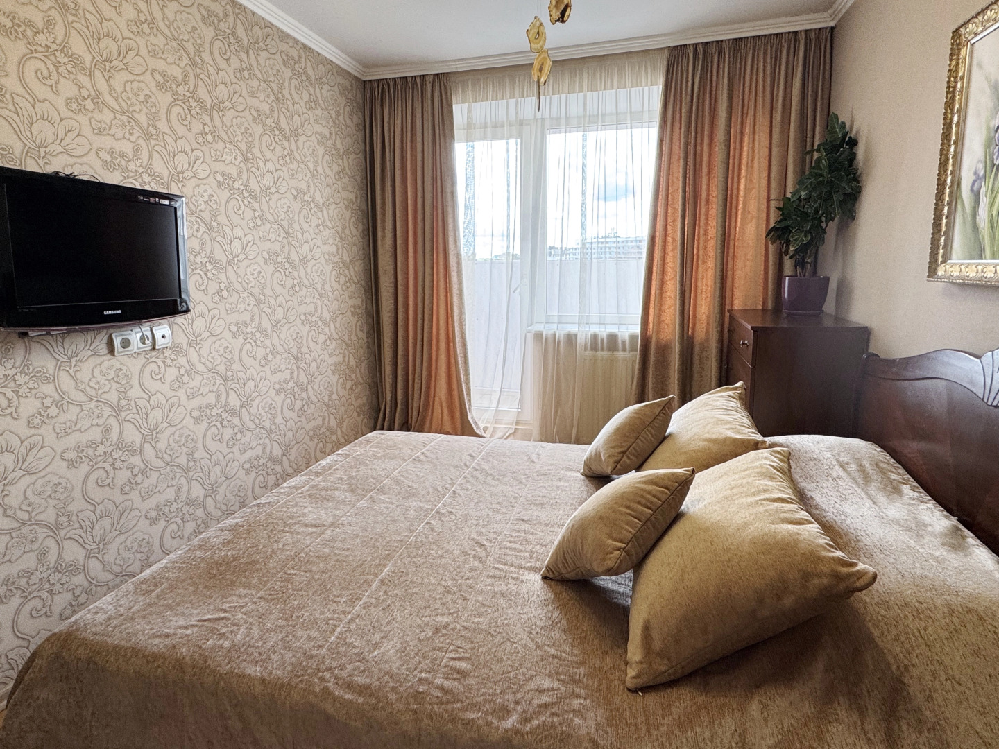 Квартира Трехкомнатная на 9 Апреля