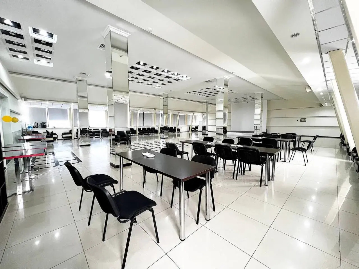 Отель Forum Plaza