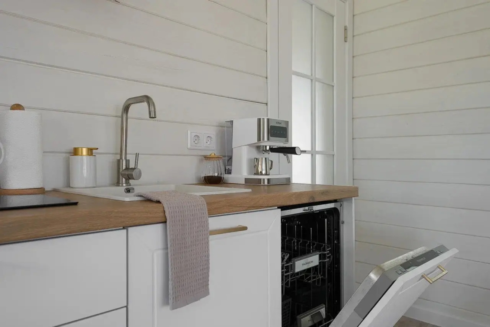 Частный дом в стиле Барнхаус на улице Южный Квартал 18 в Акатово