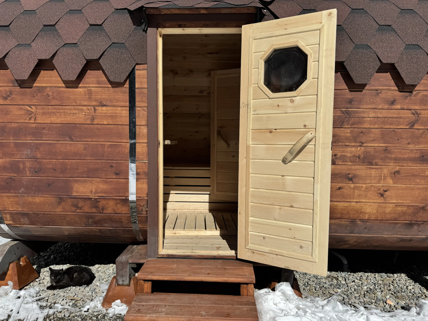 Частный дом с видом на Кавказский хребет