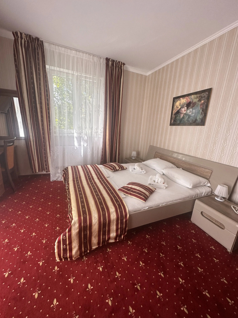 Отель Ренессанс