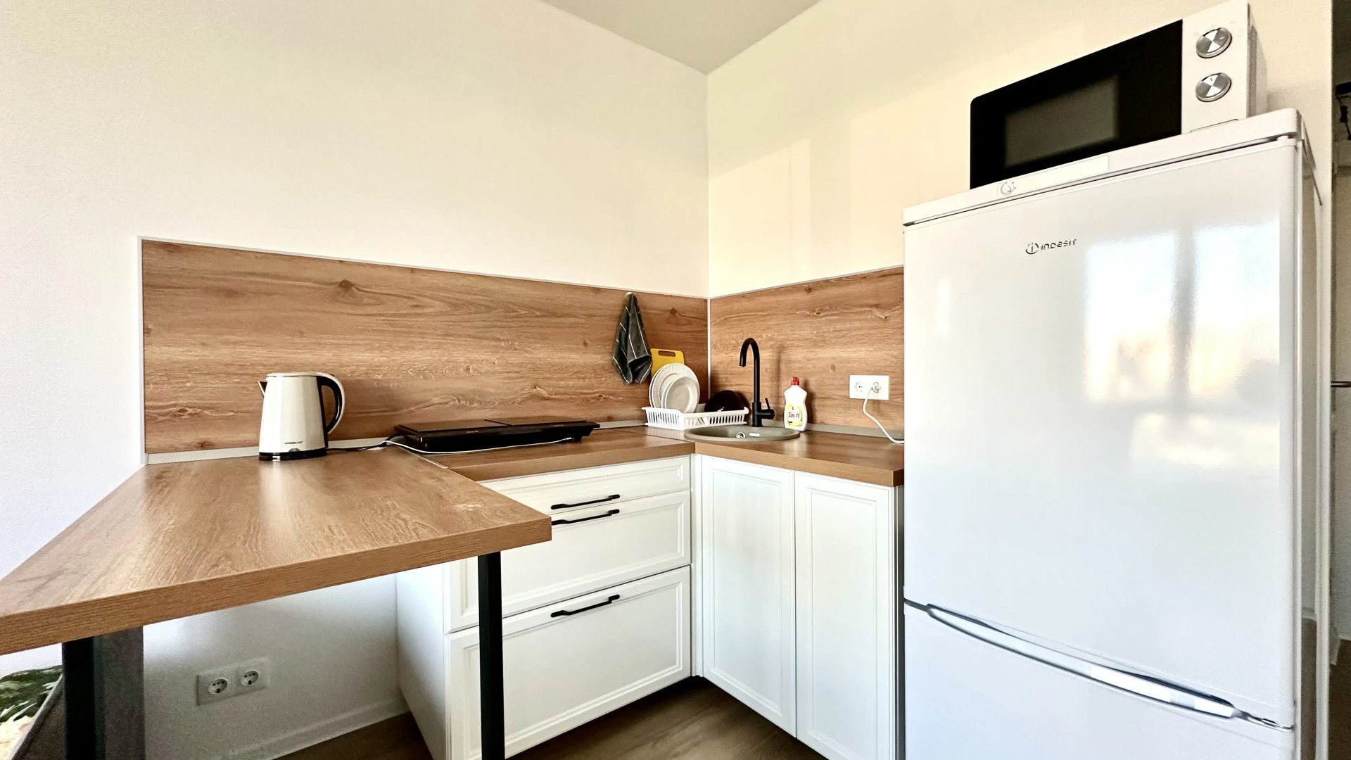 Апартаменты Истоман Two с видом на пруд