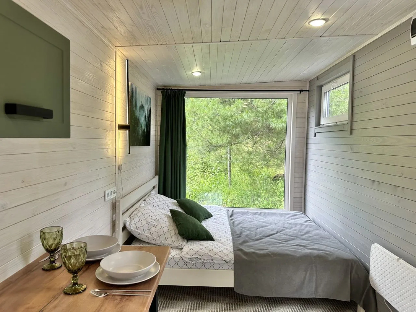 Частный Дом в Окружении Кедpового Леса со Своей Террасой и Мангальной Зоной