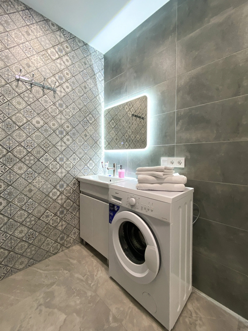 Апартаменты-студия 30 кв.м. с кроватью и балконом, с 3 по 6 этаж