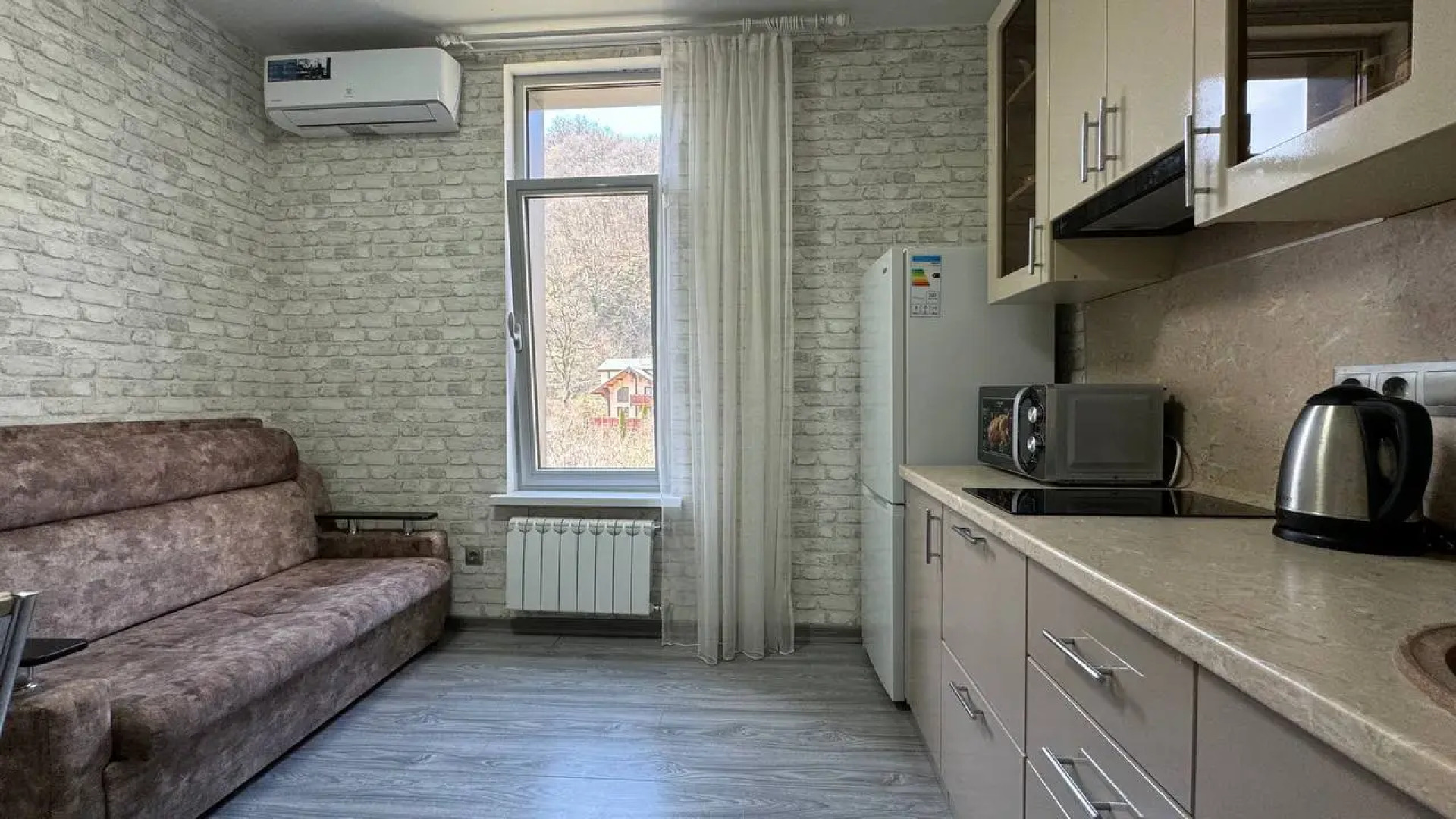 Квартира с отдельной спальней и видом на горы на Березовой 28/1 Я на море