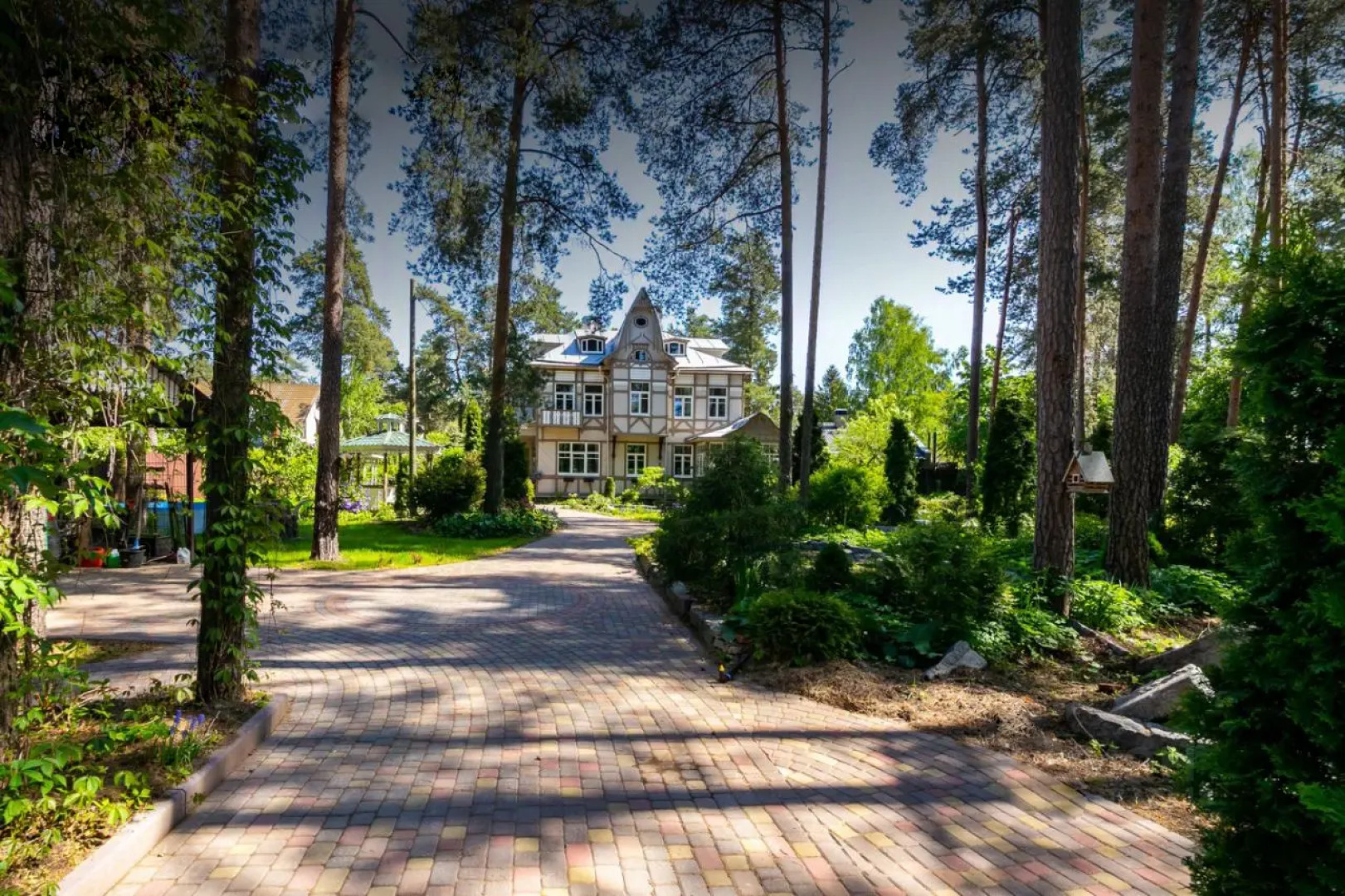 Частный дом 8-к 250 м²