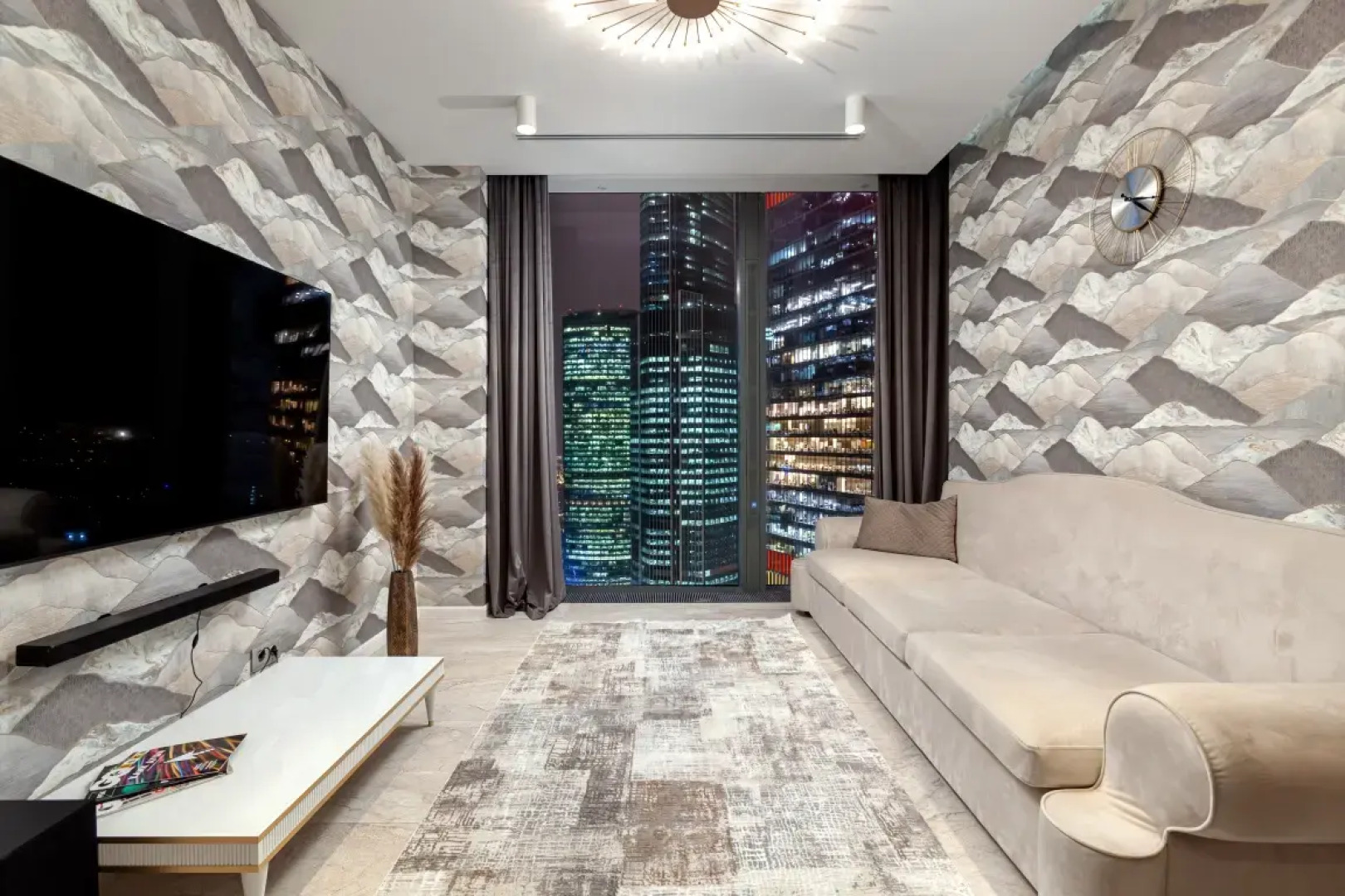 Трехкомнатный апартамент на 40 этаже