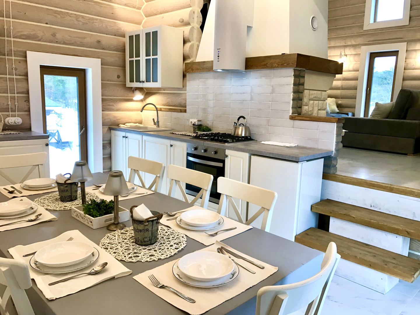 Шале на Скале с Видом на Озеро