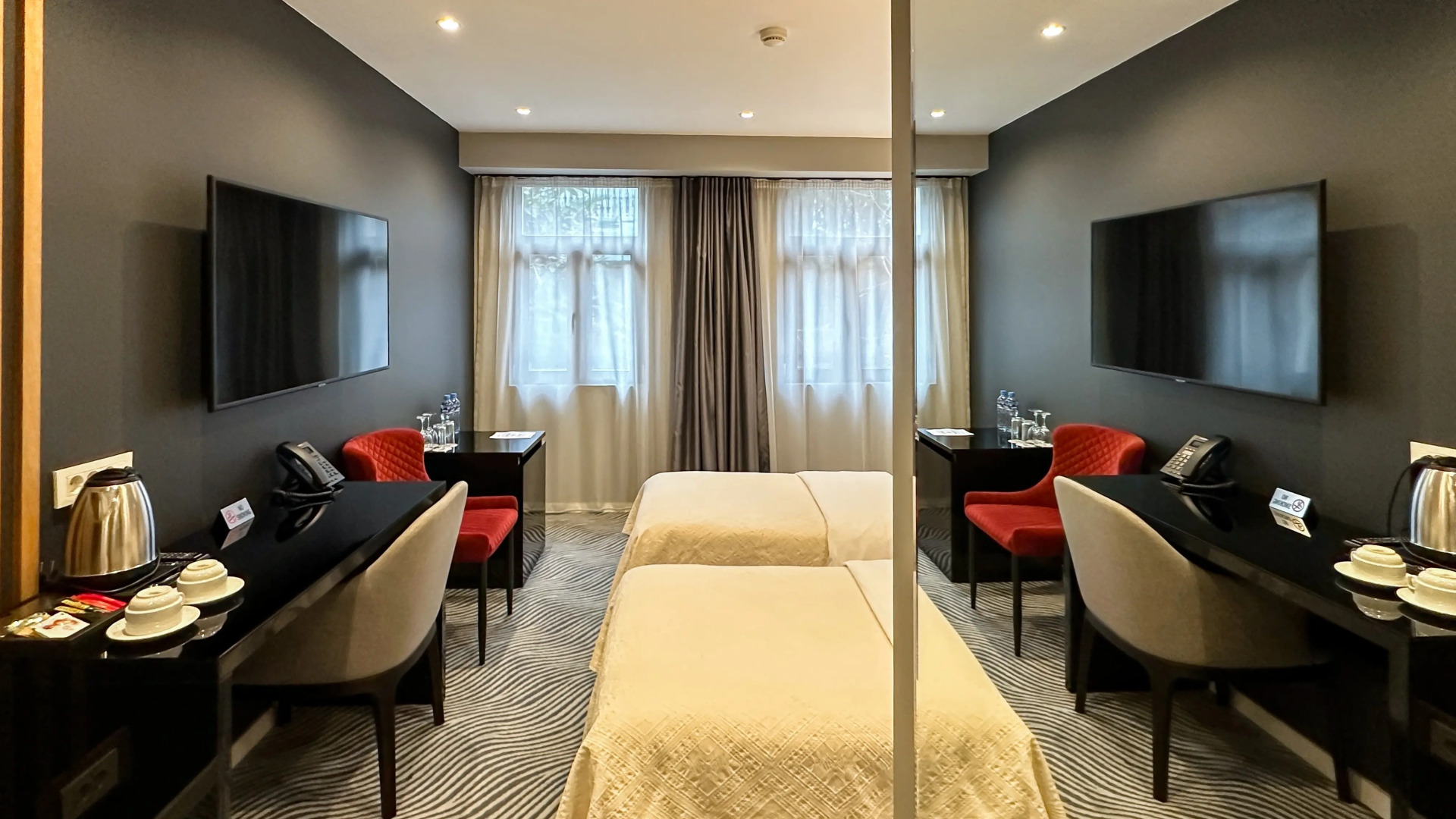 Отель Silver 39  Corner Hotel