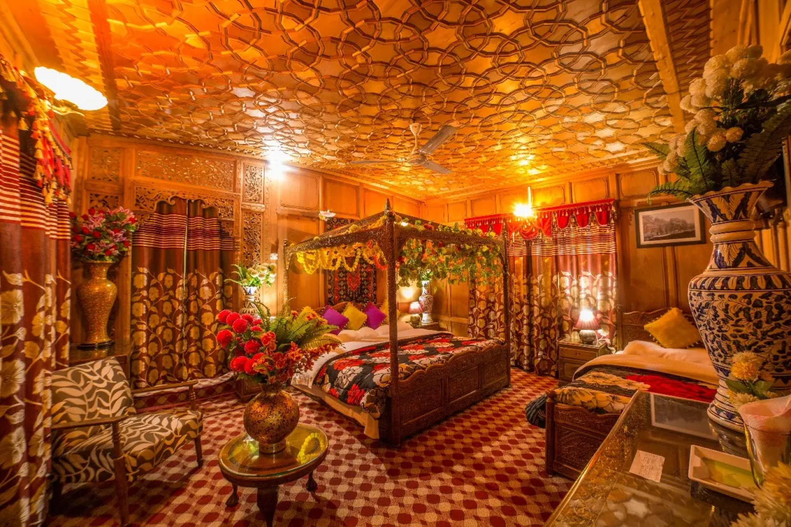 Отель Swan Group Of Houseboats