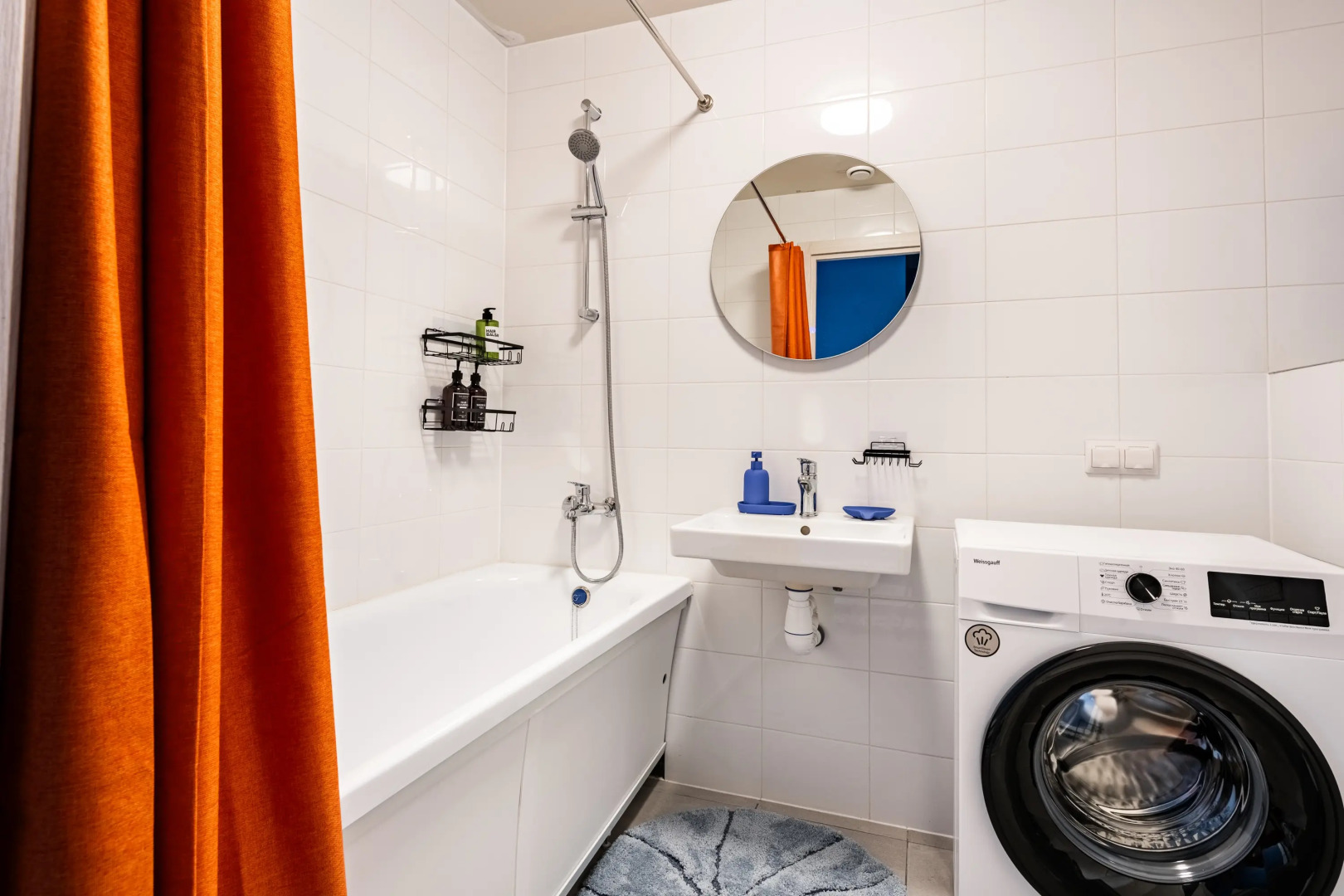 Квартира Яркая с балконом