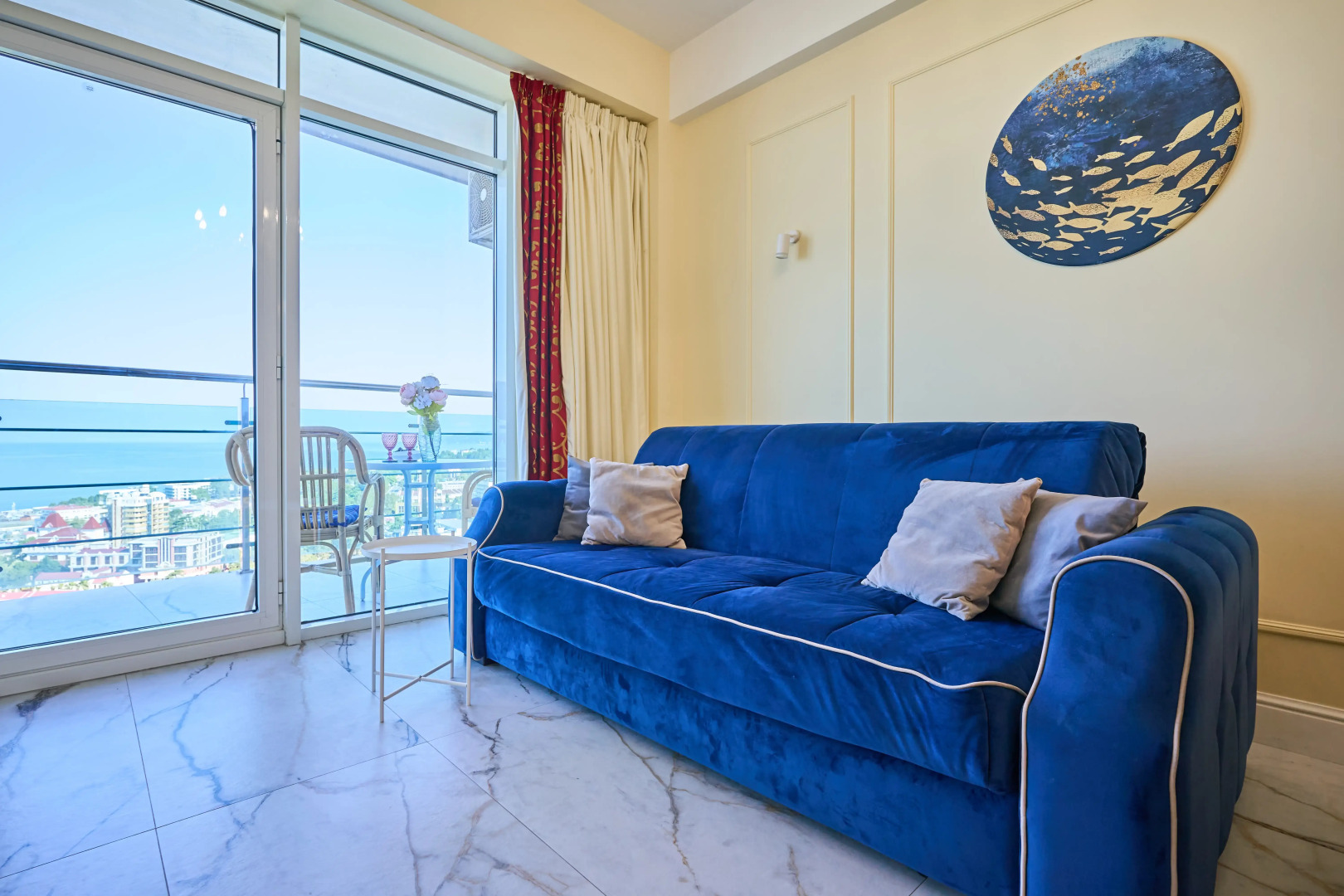 Апартаменты с Шикарным Видом на Море в Центре Сочи