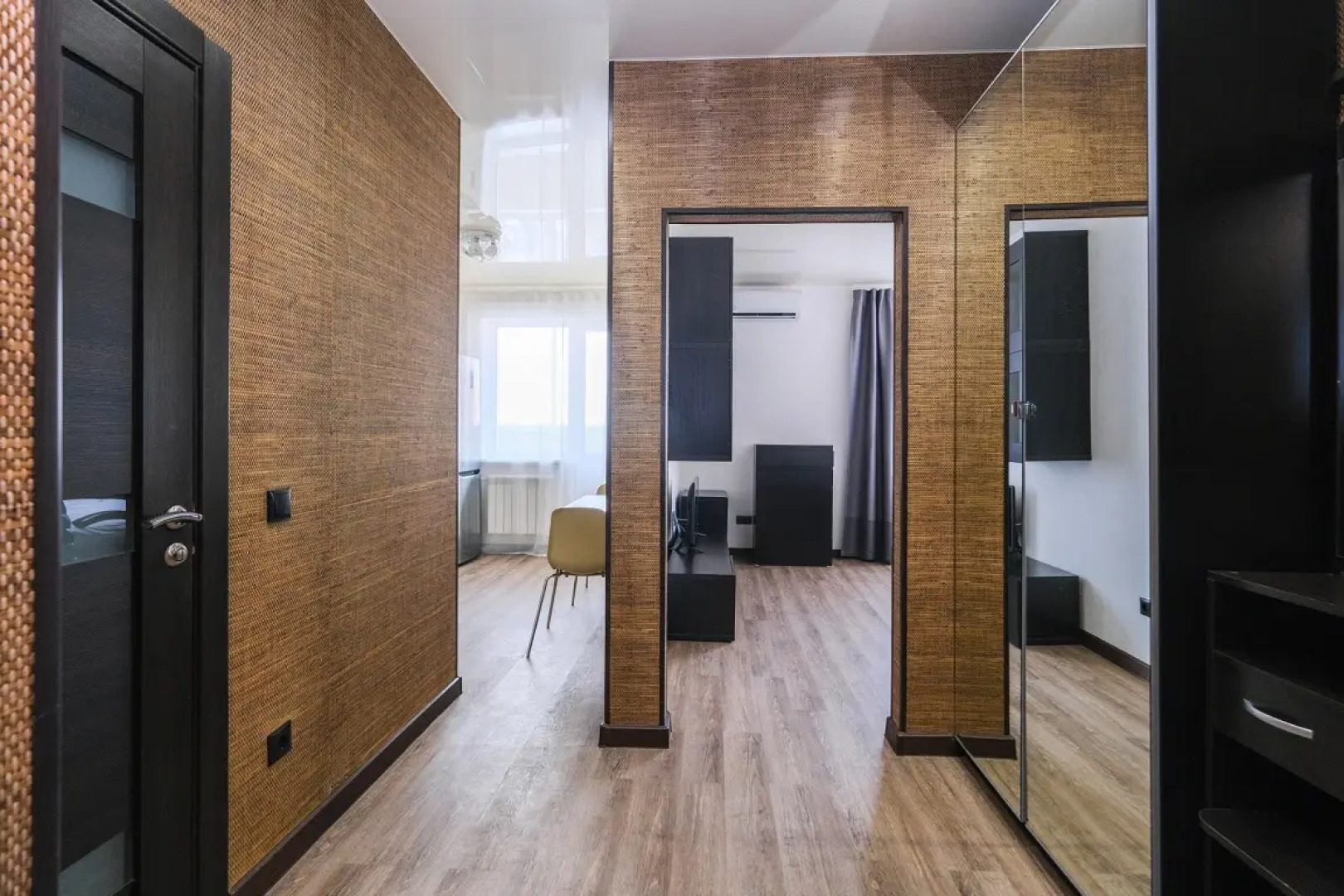 Апартаменты Домант Романова 60 (1)